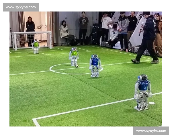 机器人足球赛连环翻车，担架员成意外主角